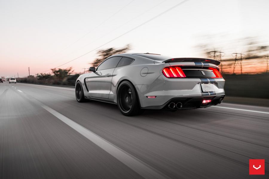  Shelby GT350 on Vossen Wheels (VFS-5) 2018 года  (фото 4 из 9)